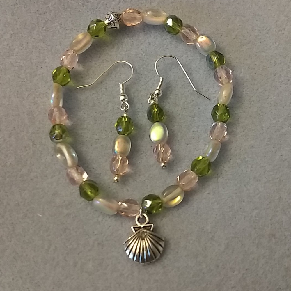 Glass bead bracelet and earrings